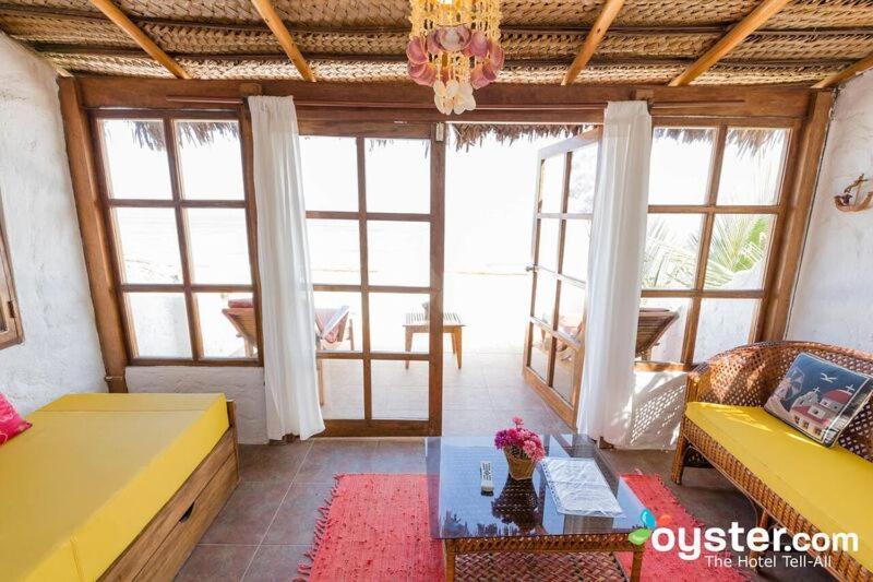 Hotel Smiling Crab Каноас-де-Пунта-Саль Экстерьер фото